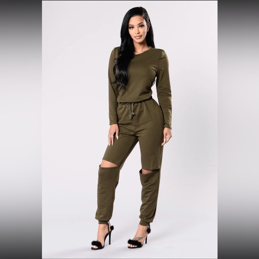 Fashion Nova “ On The Run Jumpsuit “ . Women’s  Large